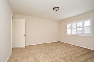1065 E 3rd St-Unit -APT 10 in Long Beach, CA - Building Photo - Building Photo