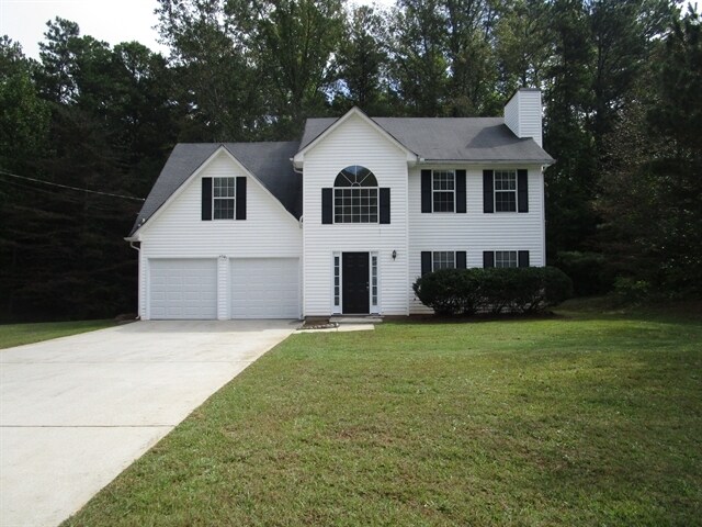 204 Carrie Dr in Dallas, GA - Foto de edificio