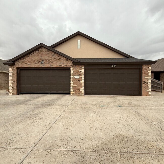 1215 Preston Trails in Wolfforth, TX - Foto de edificio - Building Photo