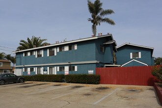 Royal Apartments in San Diego, CA - Building Photo - Building Photo