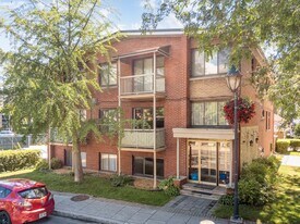 740 Bord-Du-Lac Ch Apartments