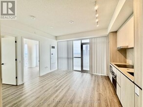 8 Interchange Wy in Vaughan, ON - Building Photo - Building Photo