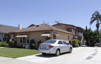 204-206 S West St in Anaheim, CA - Building Photo
