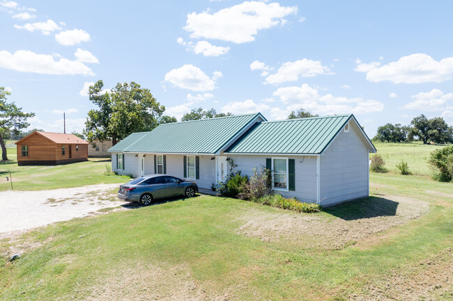 1083 County Road 315 in Rainbow, TX - Building Photo - Building Photo