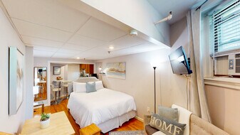 1029 Beacon St in Brookline, MA - Building Photo