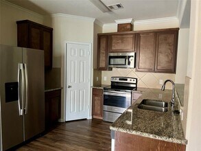 614 Rosewood St in Dayton, TX - Foto de edificio - Building Photo