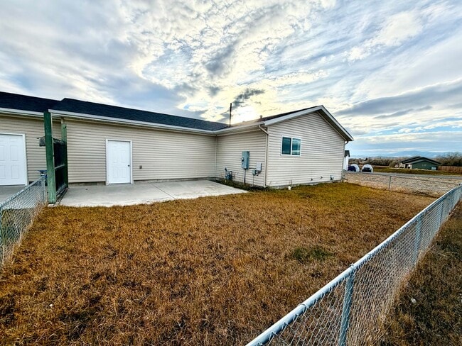 1085 Orion Rd in Helena, MT - Building Photo - Building Photo