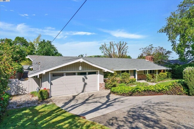 property at 613 Huntleigh Dr