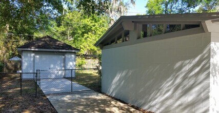 610 NW 36th Terrace in Gainesville, FL - Foto de edificio - Building Photo