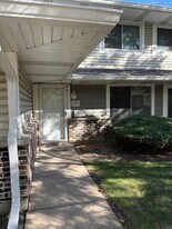 1433 Bear Flag Dr in Hanover Park, IL - Building Photo