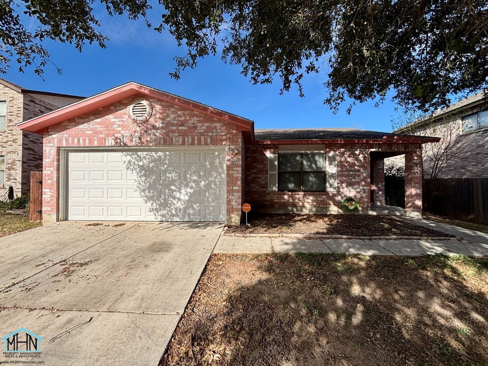 8119 Brisbane in Converse, TX - Building Photo