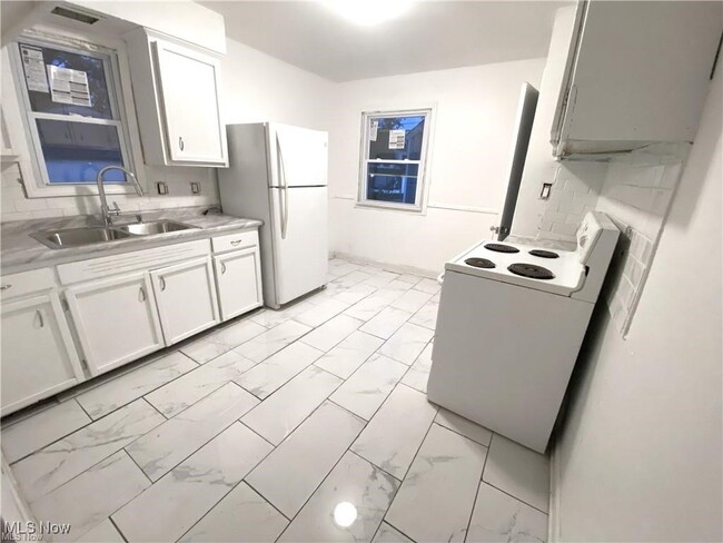 718 Shelley Pkwy in Berea, OH - Building Photo - Building Photo