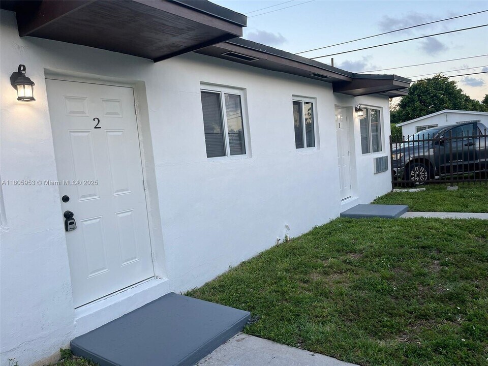 1951 NW 31st St in Miami, FL - Building Photo