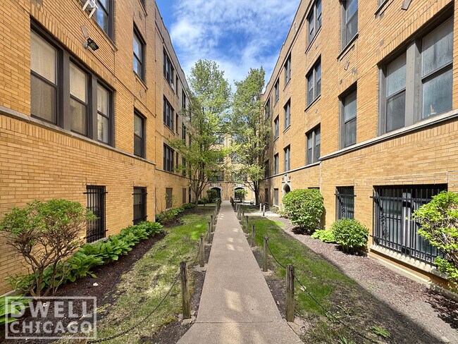 1544 N Kedzie Ave, Unit 1A in Chicago, IL - Building Photo - Building Photo