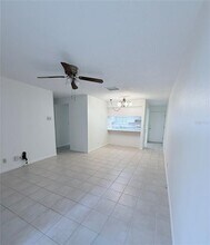 8608 Lake Isle Dr in Temple Terrace, FL - Building Photo - Building Photo