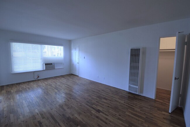 5220 Radford Ave in Los Angeles, CA - Foto de edificio - Building Photo