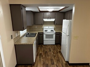 1249 Baxter Rd SE in Salem, OR - Foto de edificio - Building Photo