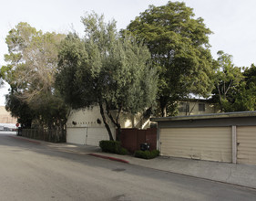 5645 Fernwood Ave in Los Angeles, CA - Building Photo - Building Photo