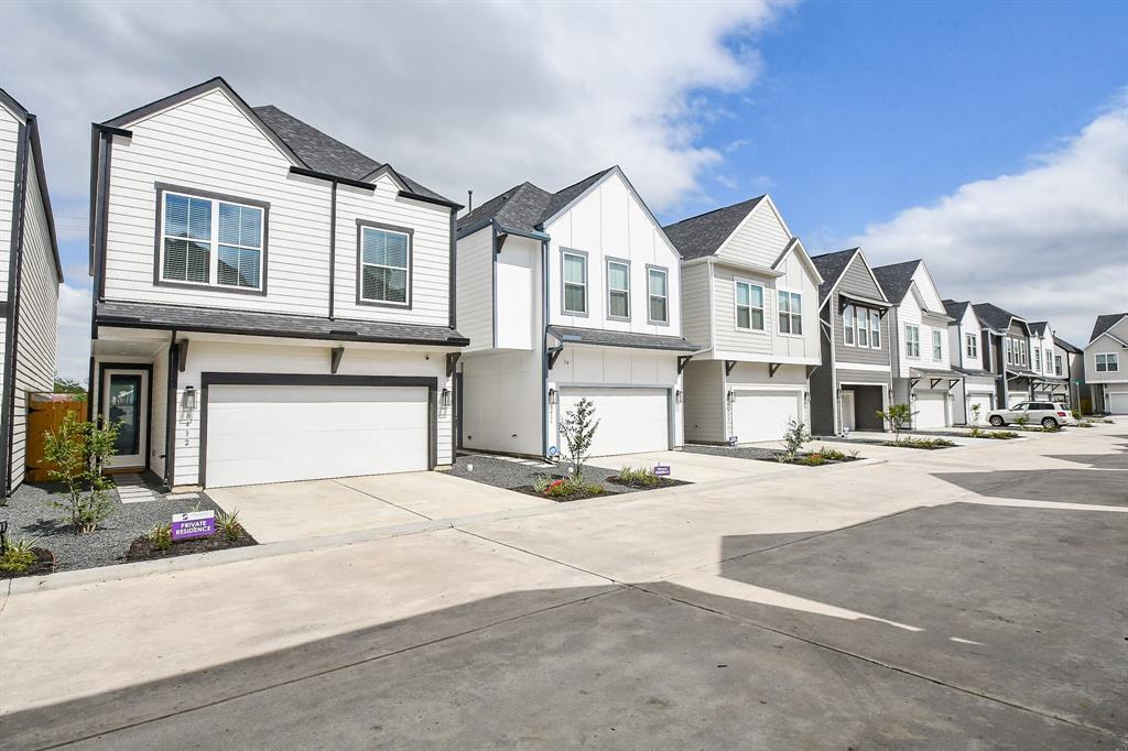 8432 Berry Brush Ln in Houston, TX - Building Photo