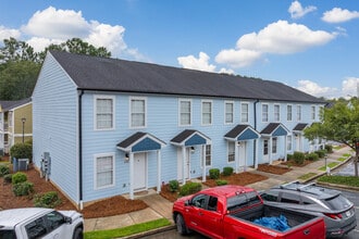 Village at Willow Lake in North Augusta, SC - Foto de edificio - Building Photo