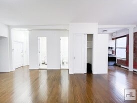 BROADWAY, Unit 3FLR in New York, NY - Building Photo