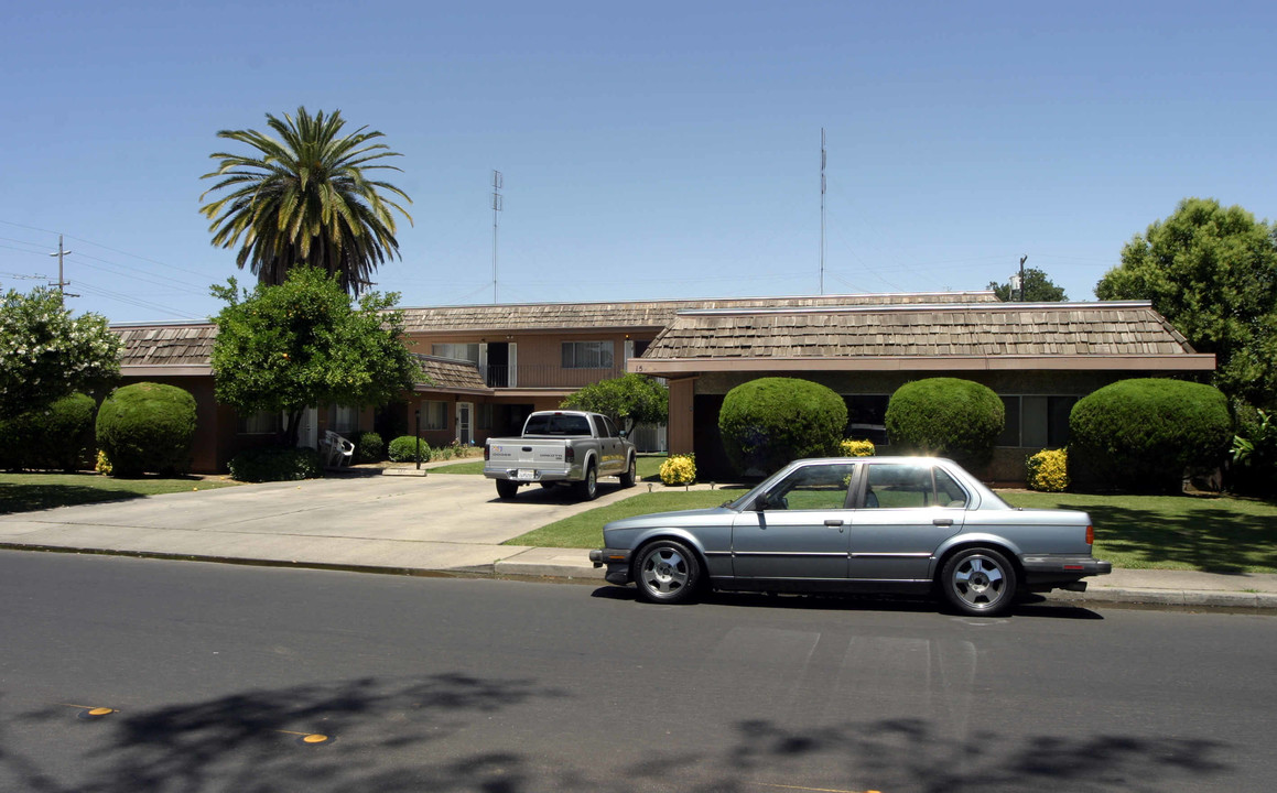 15 W 21st St in Merced, CA - Building Photo