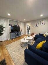 117 Gore St, Unit 1 in Cambridge, MA - Foto de edificio - Building Photo