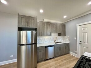 1701 W Albion Ave in Chicago, IL - Building Photo - Building Photo