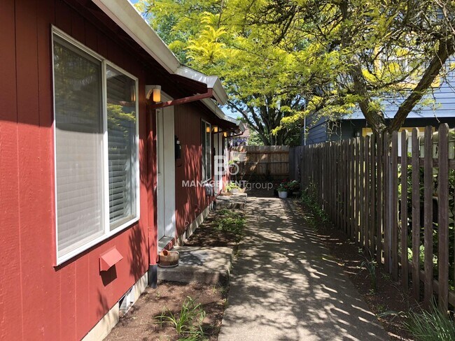 1537 N Killingsworth St in Portland, OR - Building Photo - Building Photo