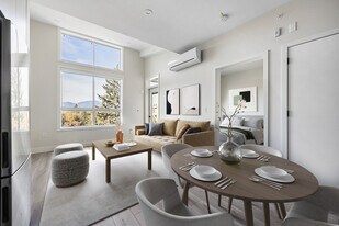 45497-45497 Campus Dr in Chilliwack, BC - Building Photo