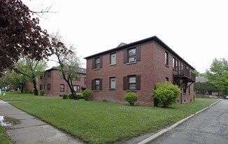 Bluemound Courtyards Apartments