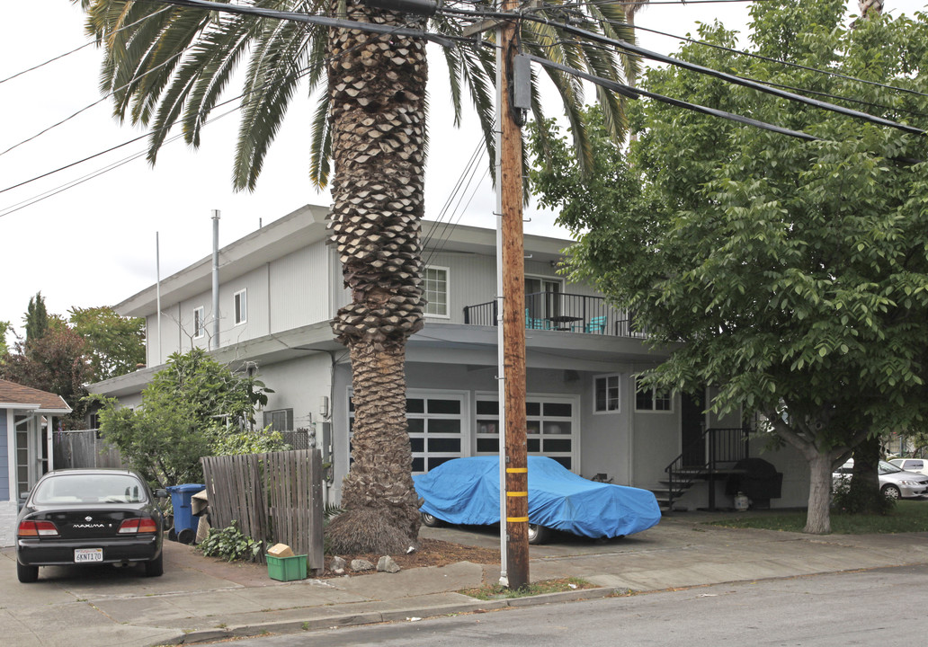 481 Lincoln Ave in Redwood City, CA - Building Photo