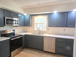 3625 Wincross Dr in Memphis, TN - Building Photo - Building Photo