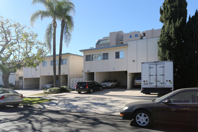 3445-3451 Vinton Ave in Los Angeles, CA - Foto de edificio - Building Photo