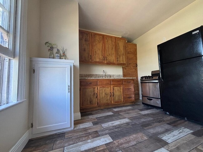 1628 W 24th St, Unit Apartment for rent