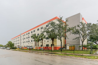 Sierra Lake Apartments in Miami, FL - Building Photo - Building Photo