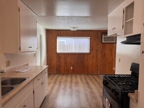 1025 Charles St in West Sacramento, CA - Building Photo - Building Photo