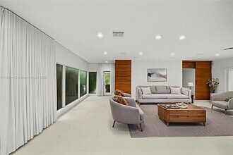 6001 N Bay Rd in Miami Beach, FL - Building Photo - Building Photo