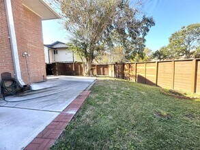 6315 Deerwood Rd in Houston, TX - Building Photo - Building Photo