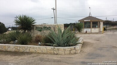 724 Private Rd 1512 in Bandera, TX - Building Photo - Building Photo