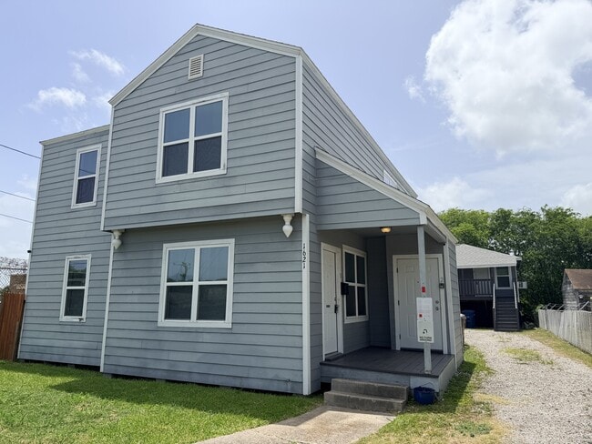 property at 1621 6th St