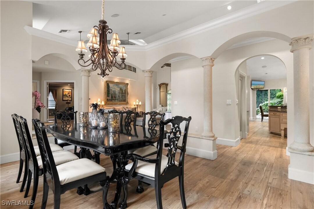 649 Bow Line Dr in Naples, FL - Building Photo