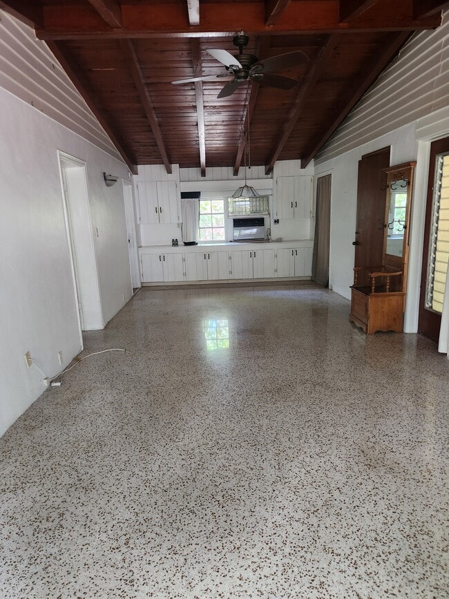 3761 Crawford Ave in Miami, FL - Foto de edificio - Building Photo
