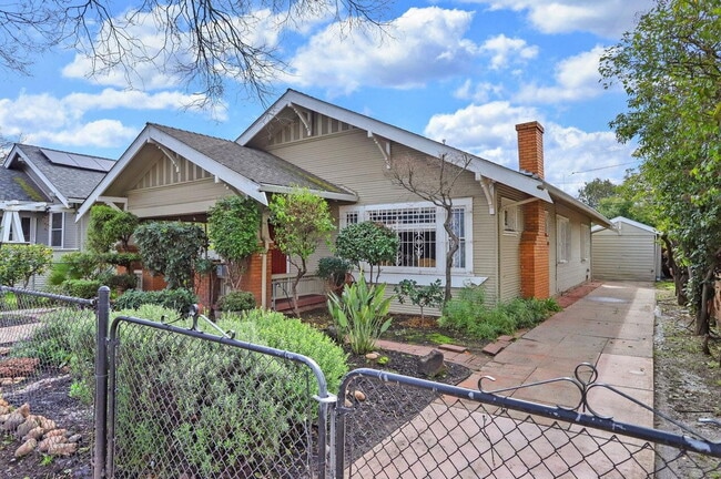 128 W Walnut St in Stockton, CA - Building Photo - Building Photo