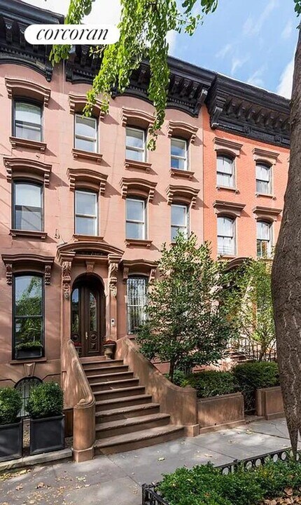 244 Carlton Ave in Brooklyn, NY - Building Photo