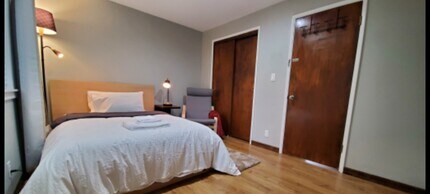 1803 N 200th St in Shoreline, WA - Foto de edificio - Building Photo