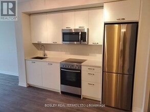 2301 Danforth Ave in Toronto, ON - Building Photo - Building Photo