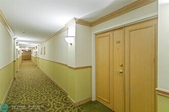 9805 NW 52nd St in Doral, FL - Foto de edificio - Building Photo
