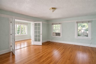 745 E Home Ave, Unit Apt. 5 in Fresno, CA - Foto de edificio - Building Photo