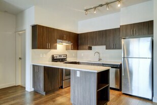 Eagle Creek Village in Victoria, BC - Building Photo